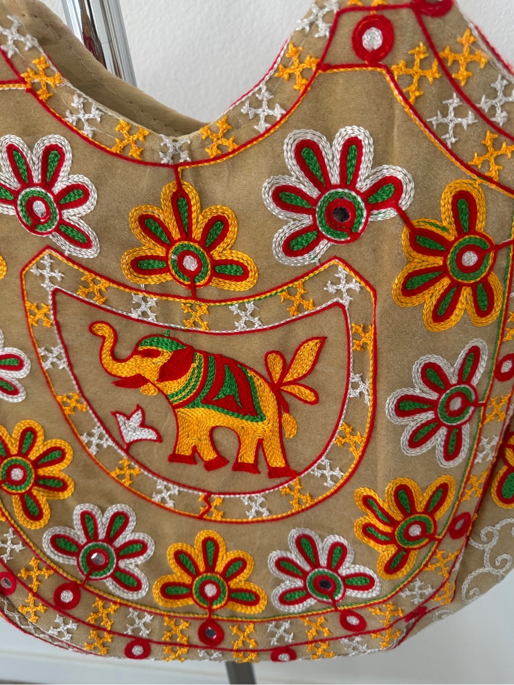 Handcrafted Embroidered Tan/Multi Tote Bag with Flowers & Elephant Motif, New - Picture 2 of 6